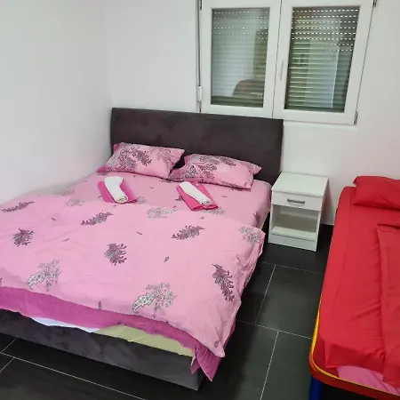 Apartmán F *
