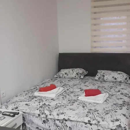 Apartman F *